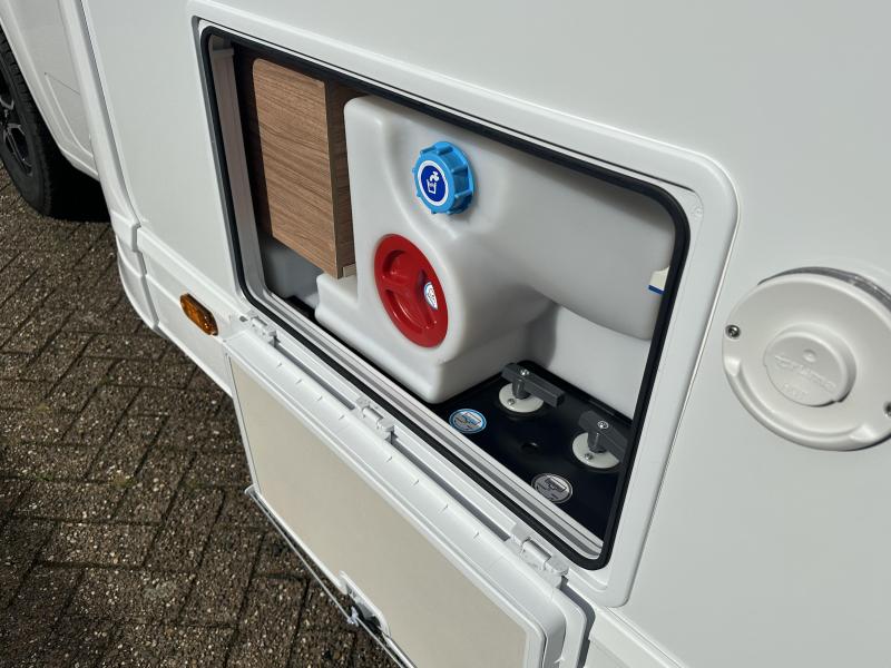 Weinsberg CaraSuite 700 ME 5p,Maxi,Ensuite bad 0256  foto: 15