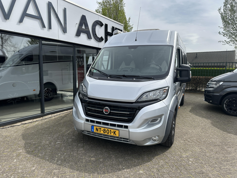 Adria Twin 640 SLX 150 hp solar panel photo: 1