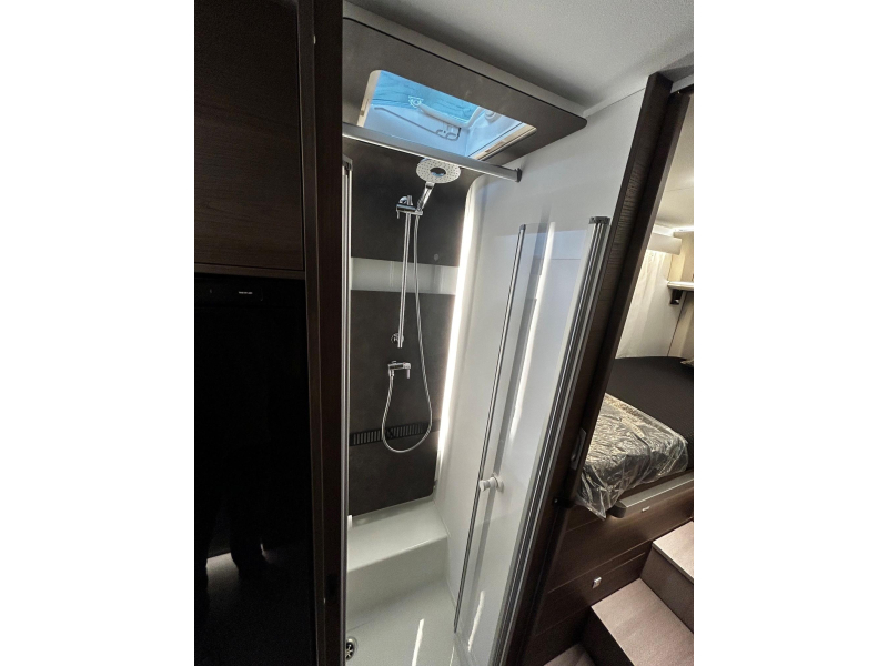 Adria Sonic Supreme 700 DL Automaat 180 PK  foto: 14