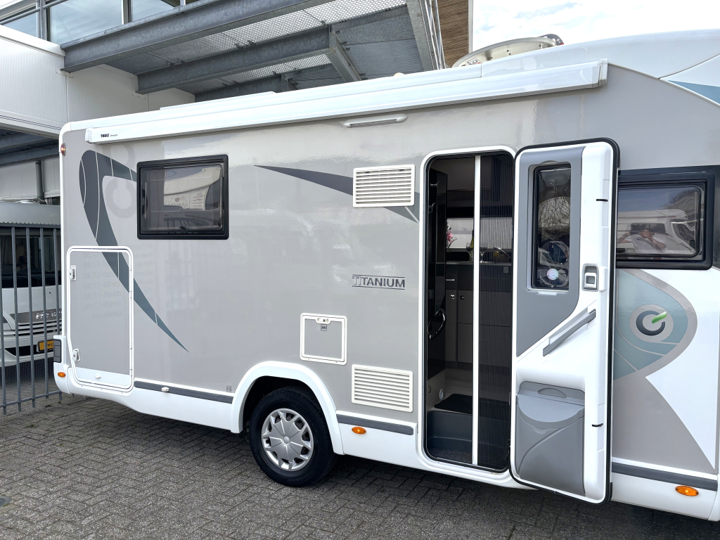 Chausson 768 XLB Titanium AUTOMAAT QUEENSBED + HEFBED + F2F foto: 6