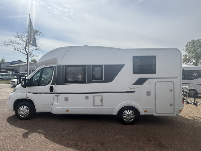 Adria CORAL 600 SC 164 PS Euro 6 sehr kompaktes Wohnmobil Queensize-Bett Panoramadach elektr. Fahrradtr&auml;ger TV 2x Solarpanel Remis Plissee Maxxfan Navi Kamera Leder Fliegengittert&uuml;r Foto: 8