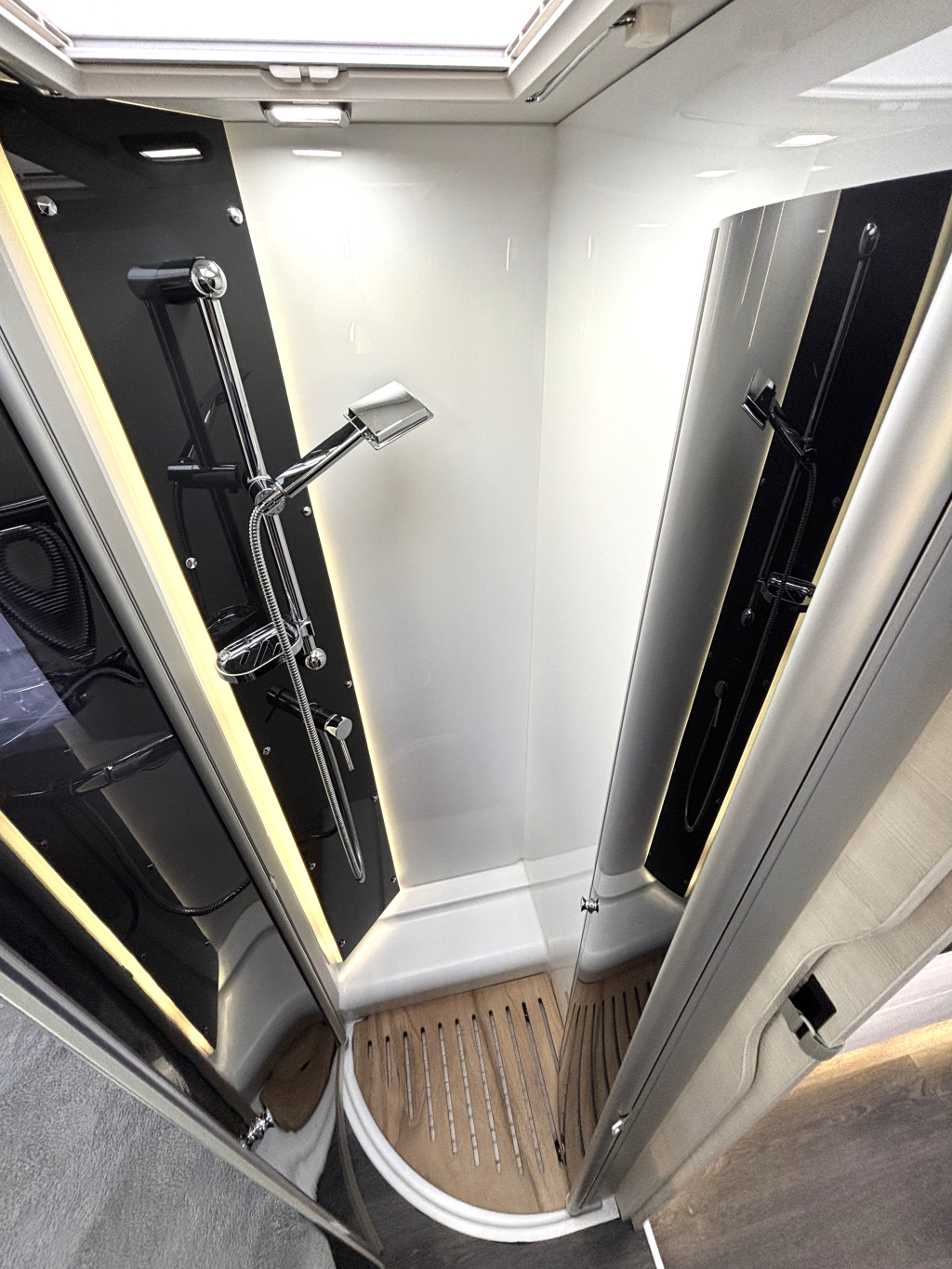 Challenger Graphite 268 AUTOMAAT QUEENSBED HEFBED F2F 2023 foto: 11