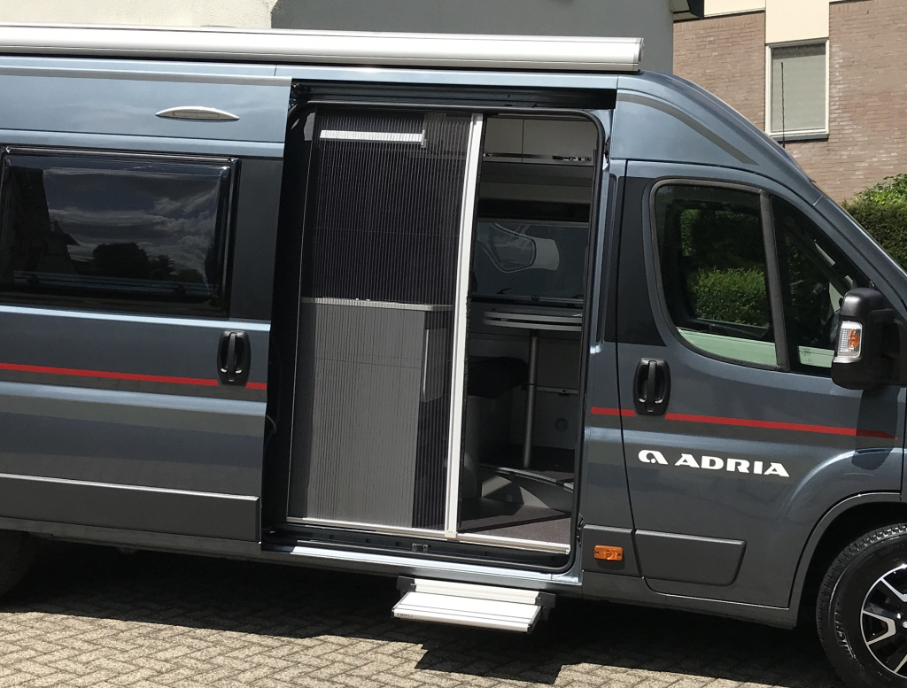 Adria 640 SLX # AUTOM&Aacute;TICO # CAMAS INDIVIDUALES # foto: 2