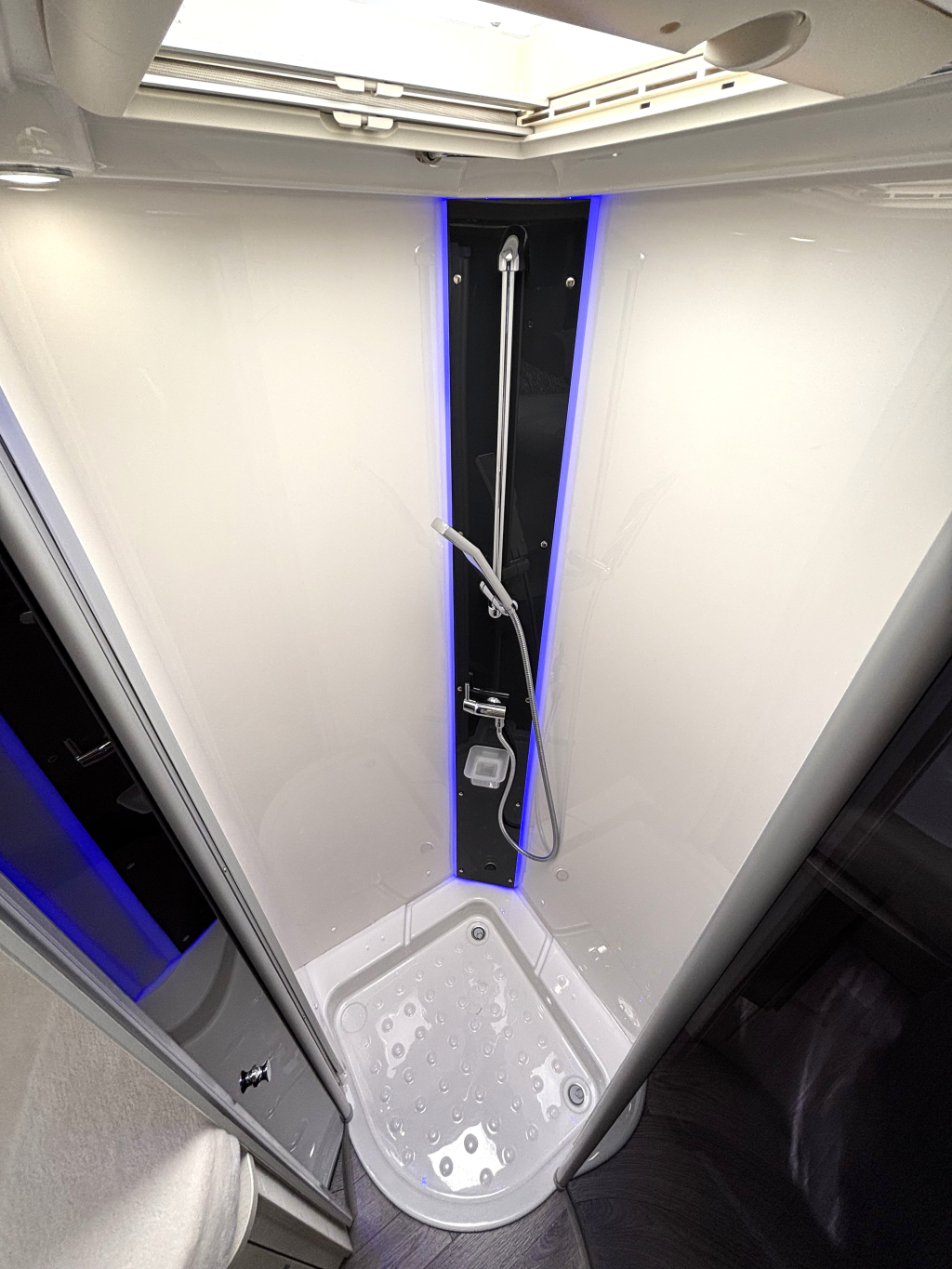 Challenger Sirius 3087 GA ENKELE BEDDEN + HEFBED EURO 6 foto: 10