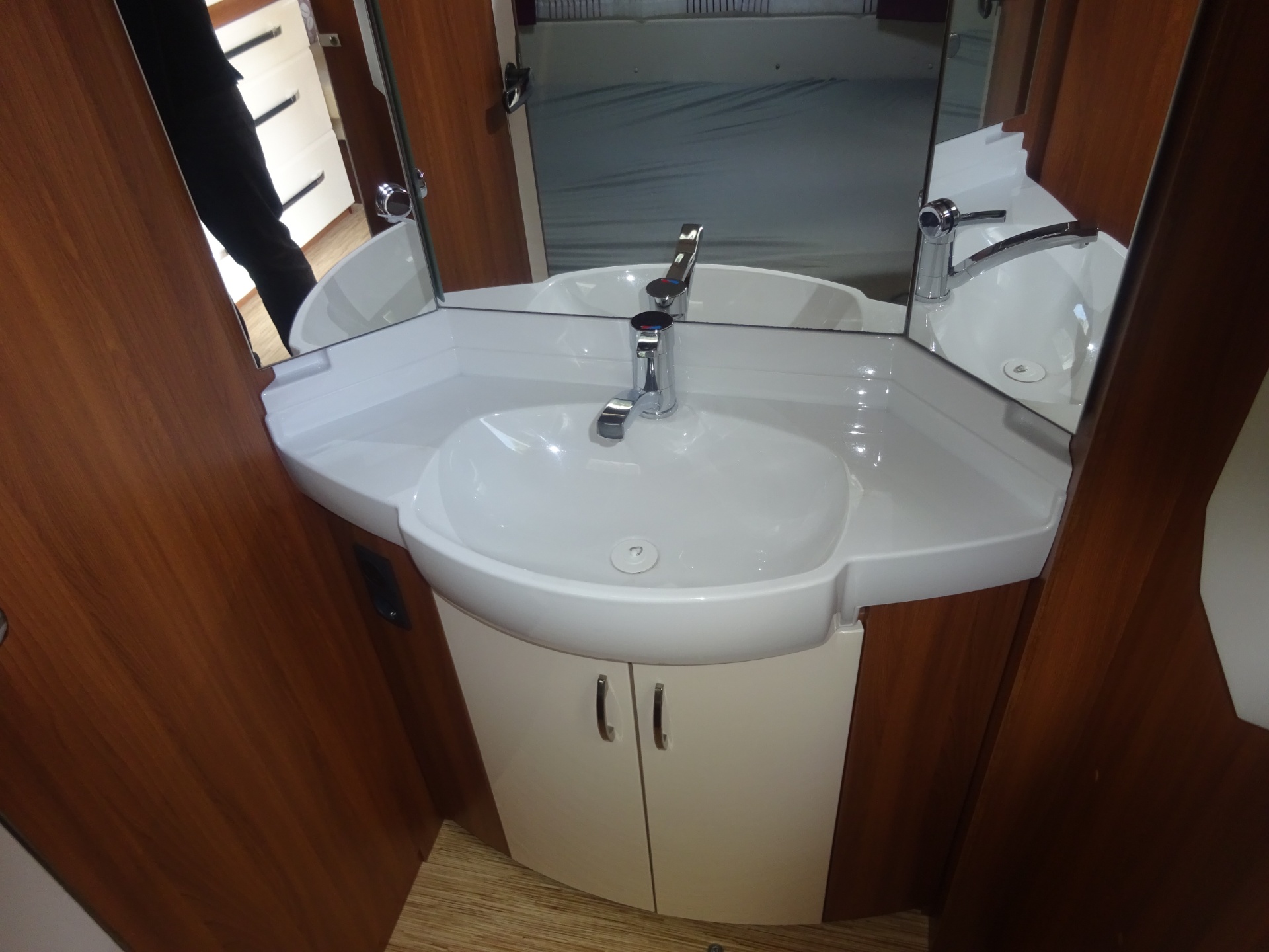 Hobby Excellent 495 UFE Met Mover en Airco foto: 19