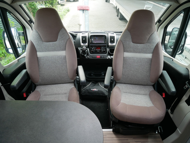 Carthago Malibu Van 640 LE Charming GT, 6.40 Meter Buscamper, Lengtebedden Foto: 5