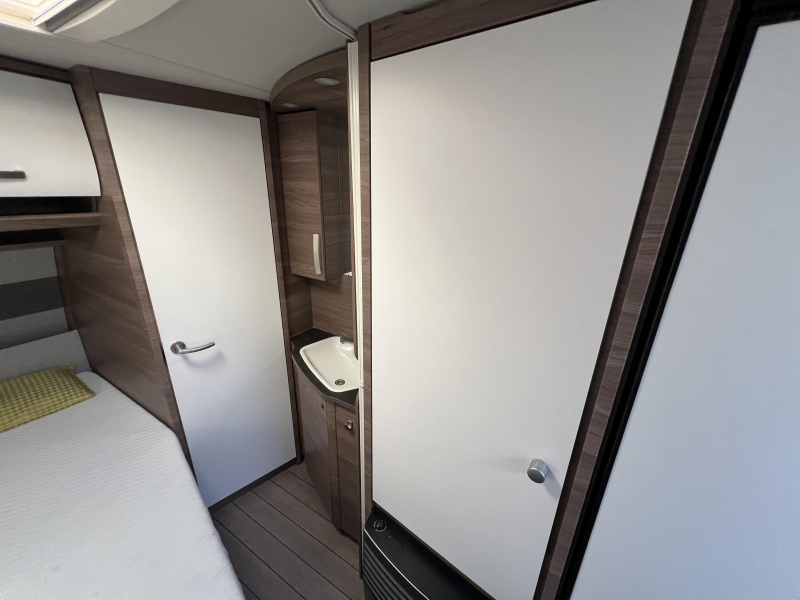 Knaus Sport Silver Selection 540 FDK stapelbed , 5 persoons  foto: 11