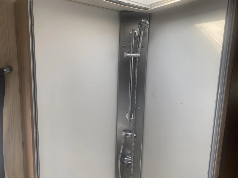 Pilote Aventura P 730 mit Queensize-Bett UND LUXUS Foto: 26