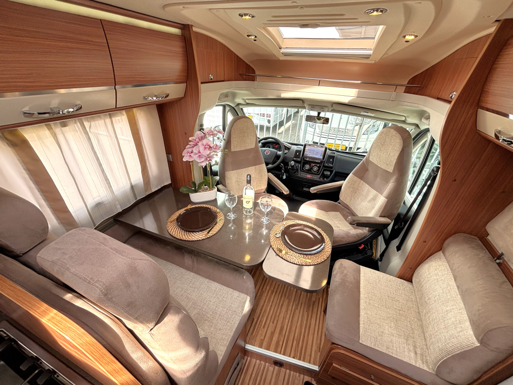 Adria Coral 690 SC QUEENSBED EURO 5 ALKO LUCHTVERING  foto: 1