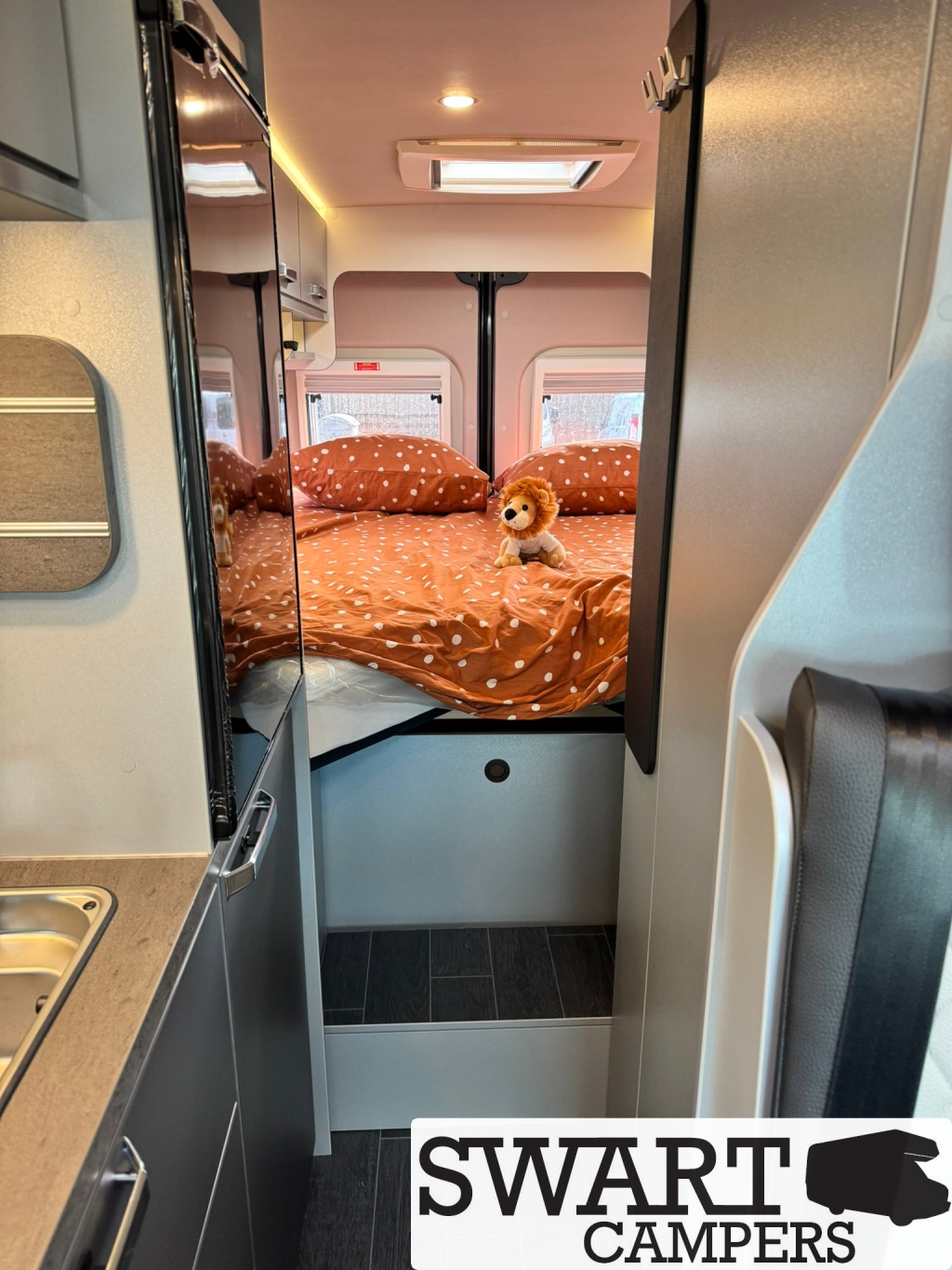 Weinsberg CaraBus Grey 630 ME Edition [Fire], Lengtebedden Automaat Maxi foto: 15