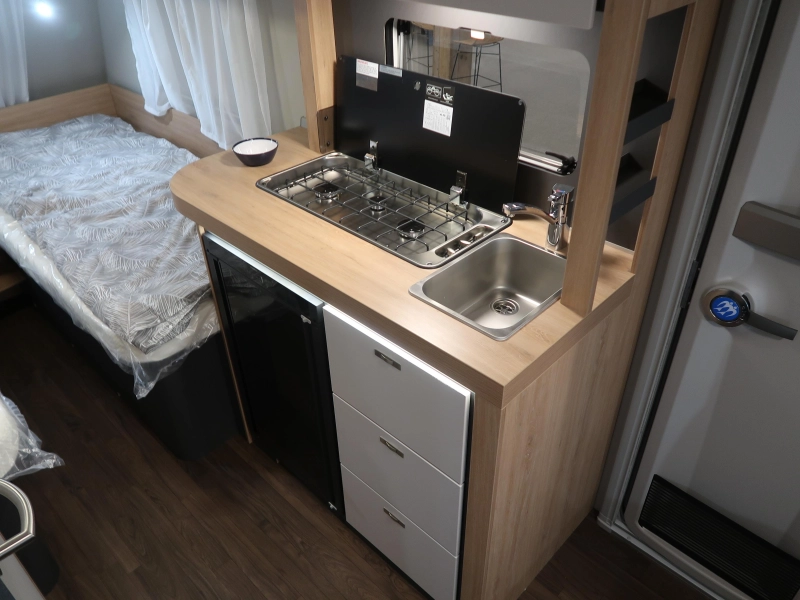 Knaus Sport 460 EU ENKELE BEDDEN / RUIME ZIT  foto: 10
