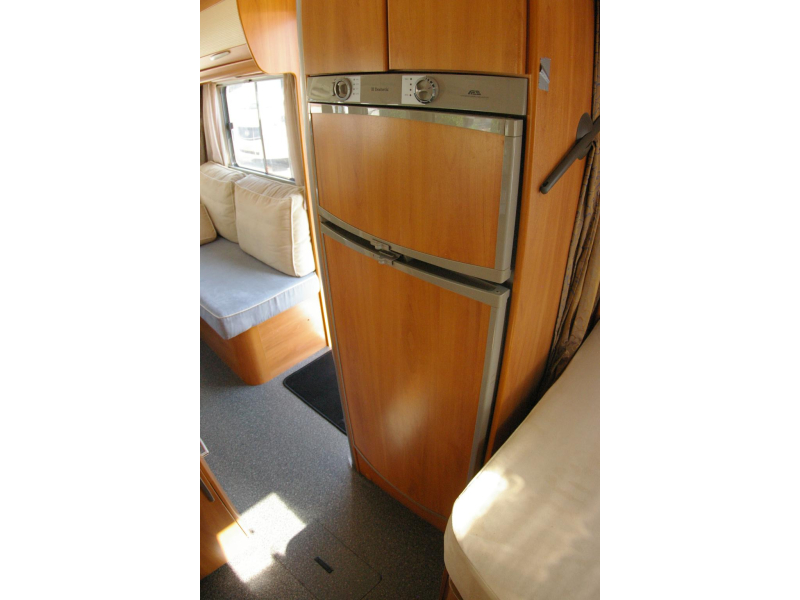 Hymer B 654 Cama francesa, Autom&aacute;tico, Aire acondicionado foto: 14