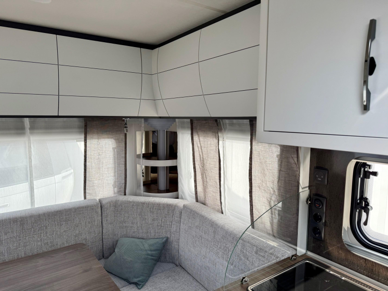 Hobby Excellent Edition 460 UFE &iexcl;Cama francesa y asiento redondo! foto: 14