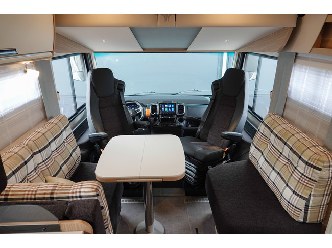 NIESMANN BISCHOFF Arto 85 E 180Pk Automatic | Eifel grey | New | 4-seater | Roof air conditioning photo: 3