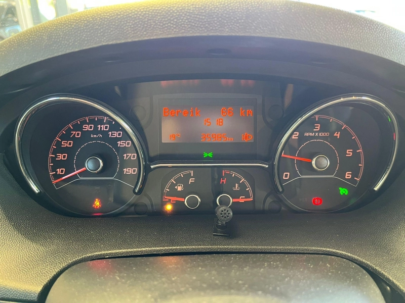 Weinsberg CaraCompact Pepper 600 MEG L&auml;ngsbetten Dachklimaanlage Foto: 10