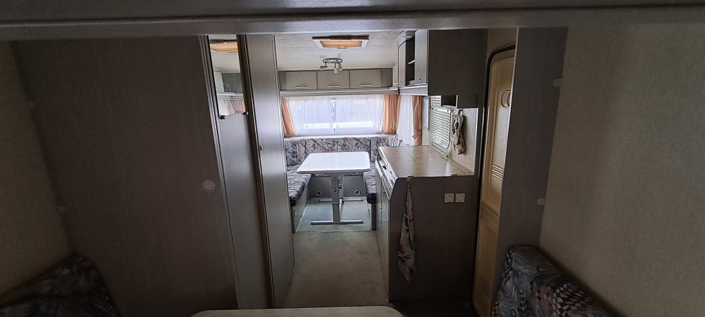 Caravan ADRIA Unica 461 Met voortent en inboedel! 5 pers foto: 9