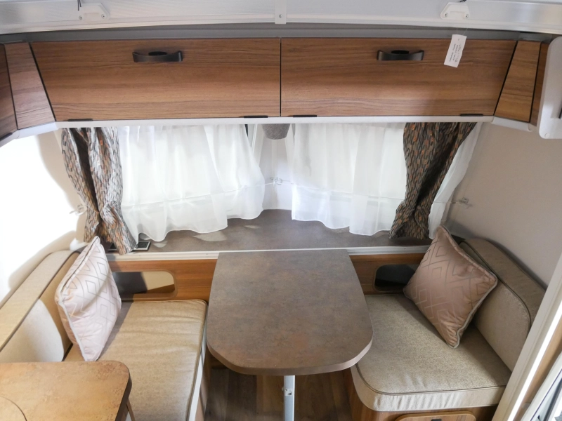Eriba Touring 310 Gratis mover en luifel  foto: 9