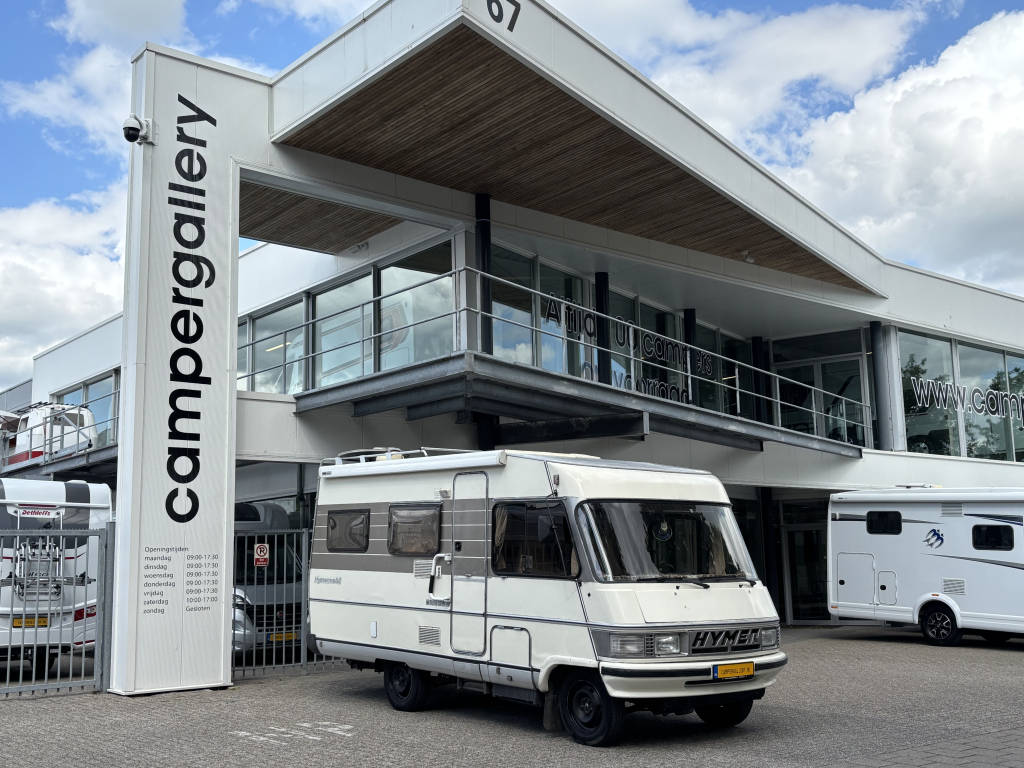 Hymer B 564 2.8 i, d, TD 122 PK Integraal, Hef-bed voor, Treinzit, Middenkeuken, 4 pers etc. Bj. 2000. B 564 Camper centrum on the road