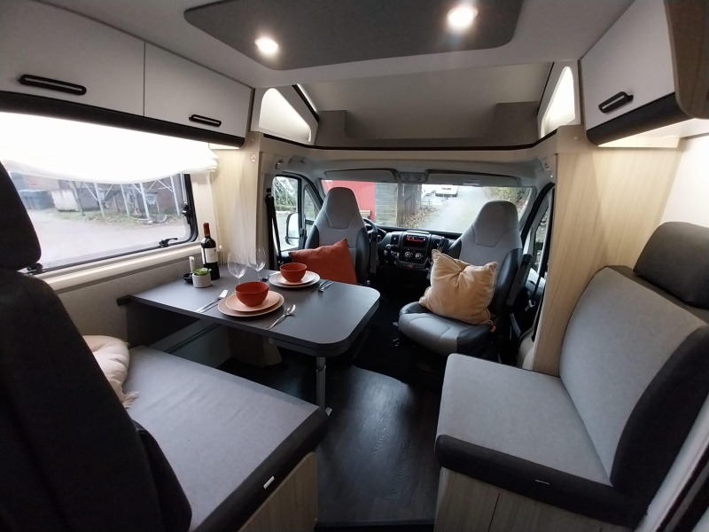 Sun Living S 70 SL 5 pers. en maar 65150 km  foto: 2