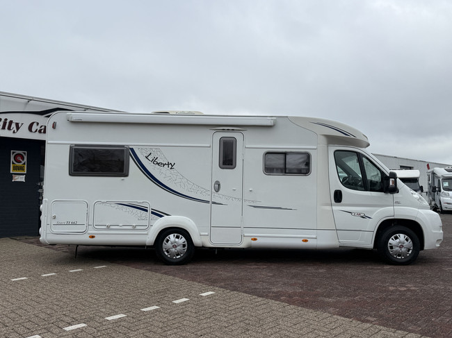 LMC Liberty ti 662 160 pk Fransbed dakairco fietsenrek luifel trekhaak achteruitrij-camera foto: 1