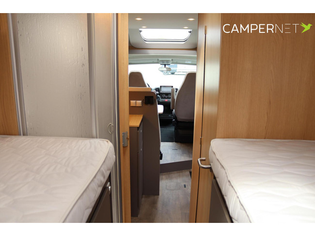 LMC Tourer Lift 730 165PK | Lengtebedden | Gescheiden douche | Hefbed | Fietsendrager | Zonnepaneel | Bearlock | Dakairco | Luifel | foto: 18