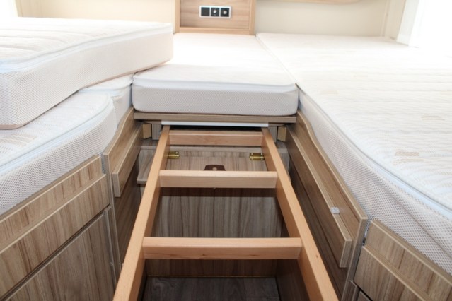 Hymer Exsis I 678 Fiat AUTOMAAT 160 pk enkele bedden Smal en lichtgewicht (54  foto: 51