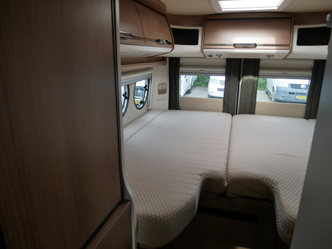 Carthago Malibu Van 640 LE Charming GT, 6.40 Meter Buscamper, L&auml;ngsbetten Foto: 15