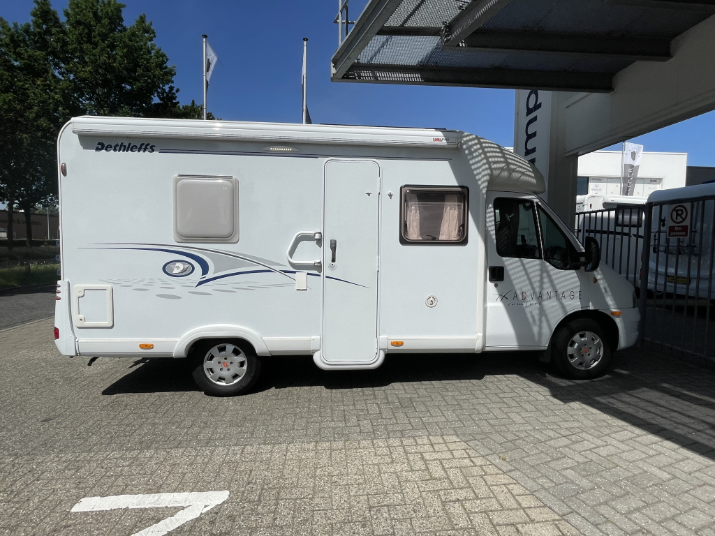 Dethleffs ADVANTAGE T5801 CAMA FRANCESA CARA A CARA foto: 3
