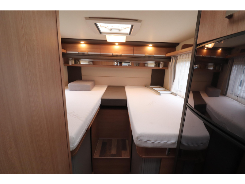 Knaus Sky Wave 700 MEG 4 personas/camas individuales foto: 20