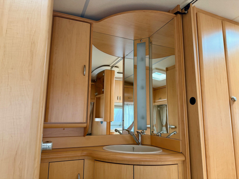 Hobby De Luxe 460 UFE mover fietsenrek voortent  foto: 7