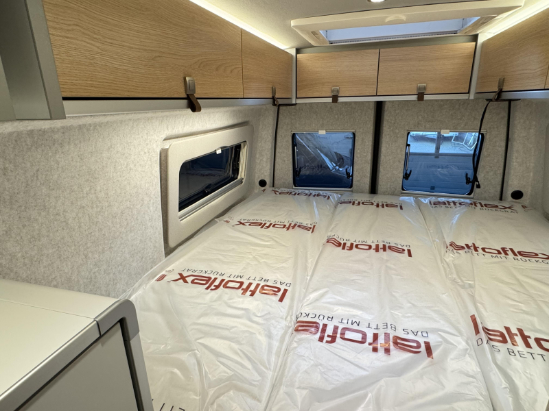 Hymer Grand Canyon S 700 4x4 - toit relevable - lit longitudinal photo : 12