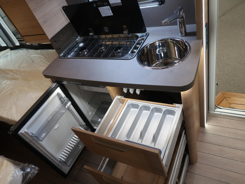 Knaus Sudwind Black Selection 460 EU ENKELE BEDDEN  foto: 11