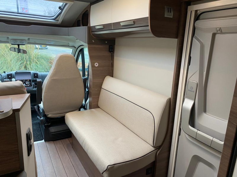 Knaus L!ve Ti 650 MF Frans bed | Automaat  foto: 5