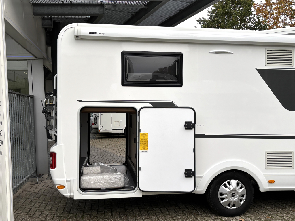 Adria Matrix 670 DL ENKELE BEDDEN HEFBED FACE TO FACE  foto: 22