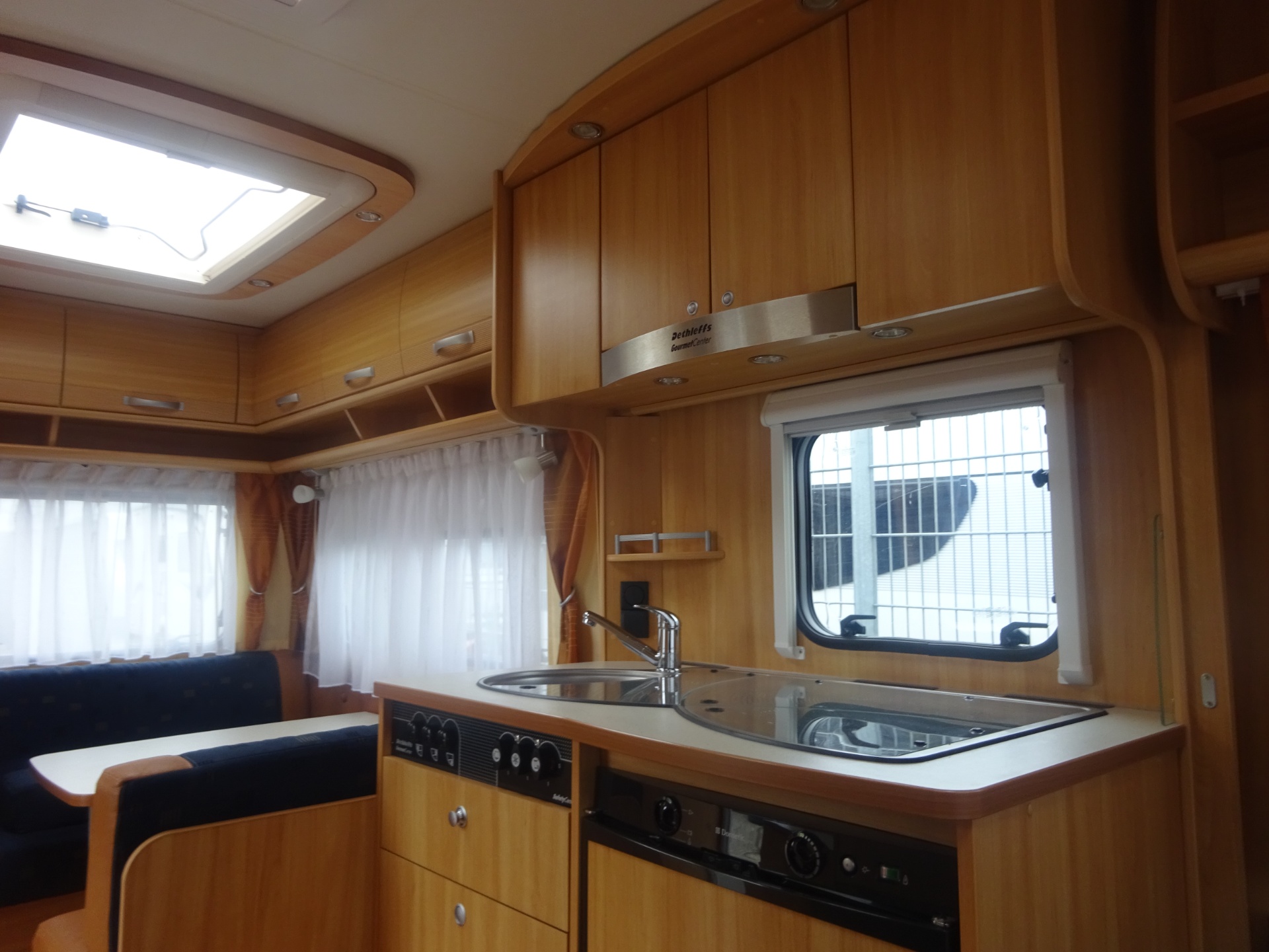 Dethleffs Camper 440DB Met Mover foto: 13