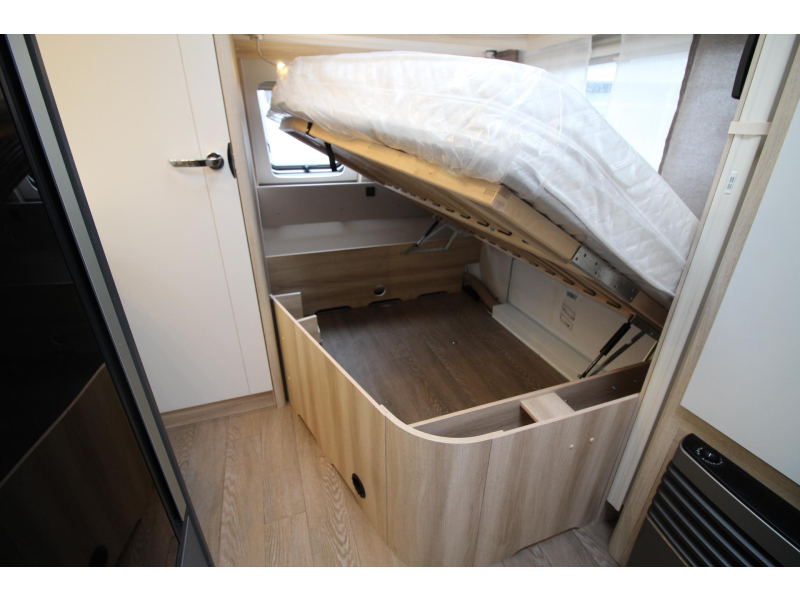 Hobby De Luxe 460 UFE Cama francesa y asiento redondo! foto: 16