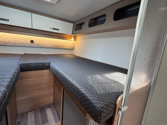 Weinsberg 700MEG CaraCore 9T-Automatic Single Beds Pull-down Bed Awning Bicycle Rack photo: 15