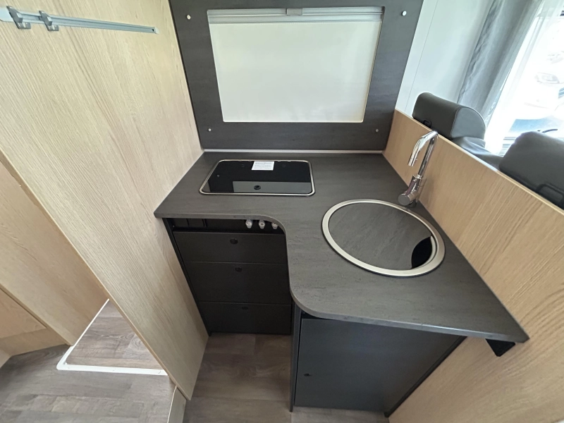 Sunlight T 68 Adventure Edition + Drop-down bed & Air conditioning photo: 5