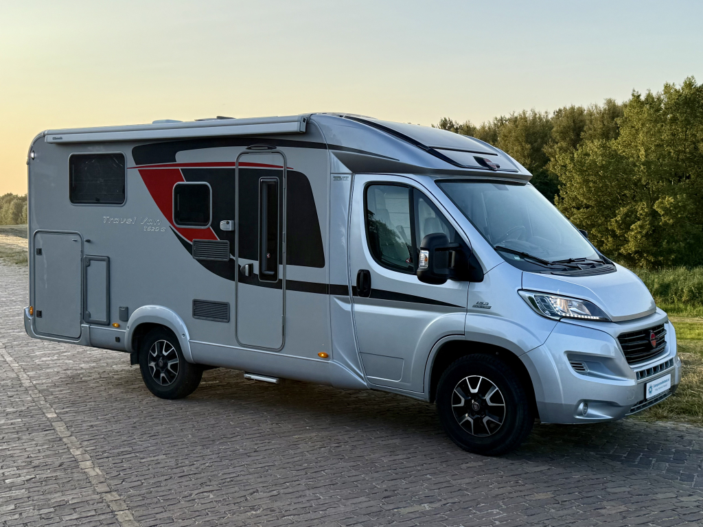 BUERSTNER Travel van 620 G Aut, Lengtebed, Stoelverwarming, Zonnepaneel, TV
