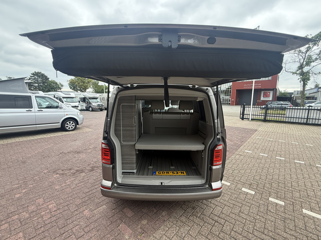 Volkswagen California Ocean T6 Westfalia im Neuzustand DSG Automatik 200 PS Vollausstattung 4 Schlafpl&auml;tze elektr. Aufstelldach Markise Klimaautomatik Tempomat Kamera Softclose abnehmbare Anh&auml;ngerkupplung Foto: 7