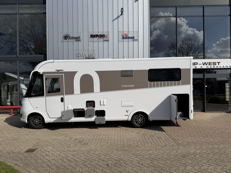 Frankia F-Line 740 PLUS Asientos redondos Cama longitudinal Aire acondicionado foto: 12