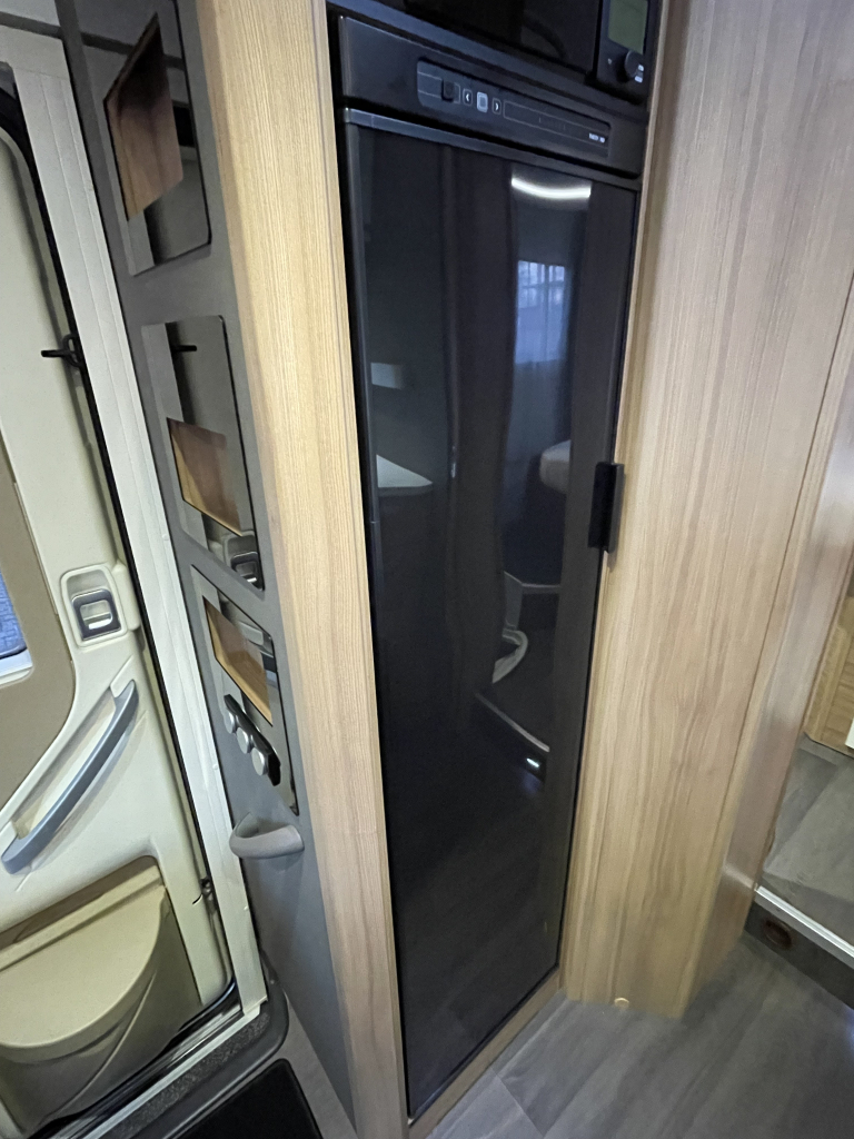 Adria Matrix 600 SC CAMA QUEEN+CAMA ABATIBLE 6.99M foto: 7