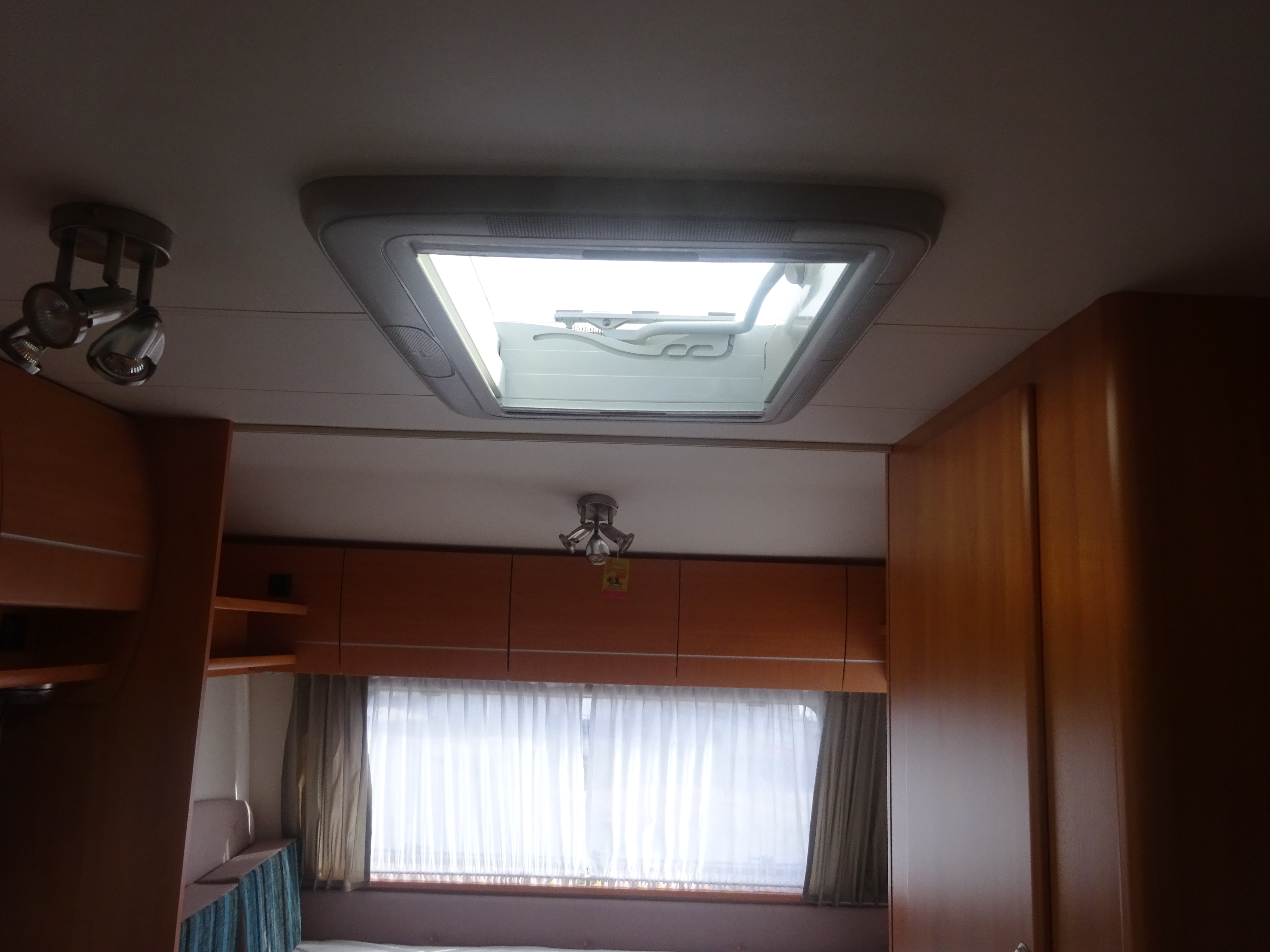 Homestar Racer 430 Vast Bed en Treinzit #TOPPER# foto: 21