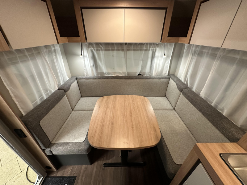 Knaus Sport 450 FU fransbed / rondzit | A69  foto: 7