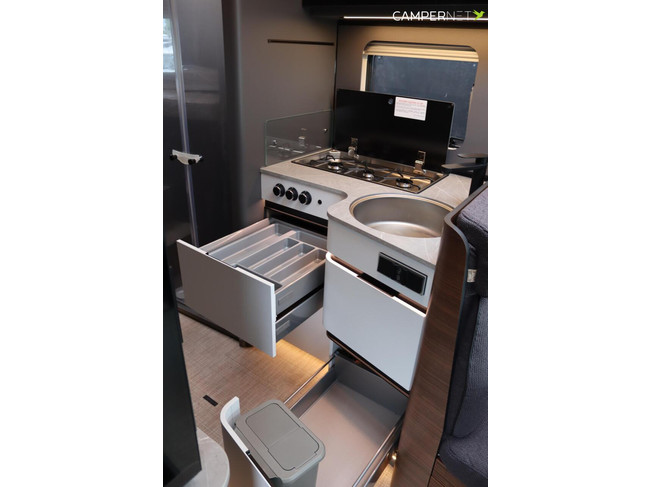 Hymer BMC-T 680 170pk Automaat | Premium pakket | Lengtebedden | Gescheiden douche | Hymer SLC Chassis | Nieuw uit voorraad leverbaar foto: 13