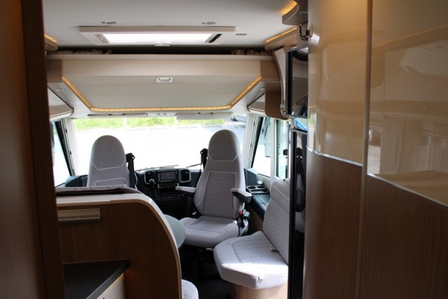 Robuuste AUTOMAAT 180 pk Malibu I 490 LE by Carthago hef-en enkele lengte bedden (124  foto: 60