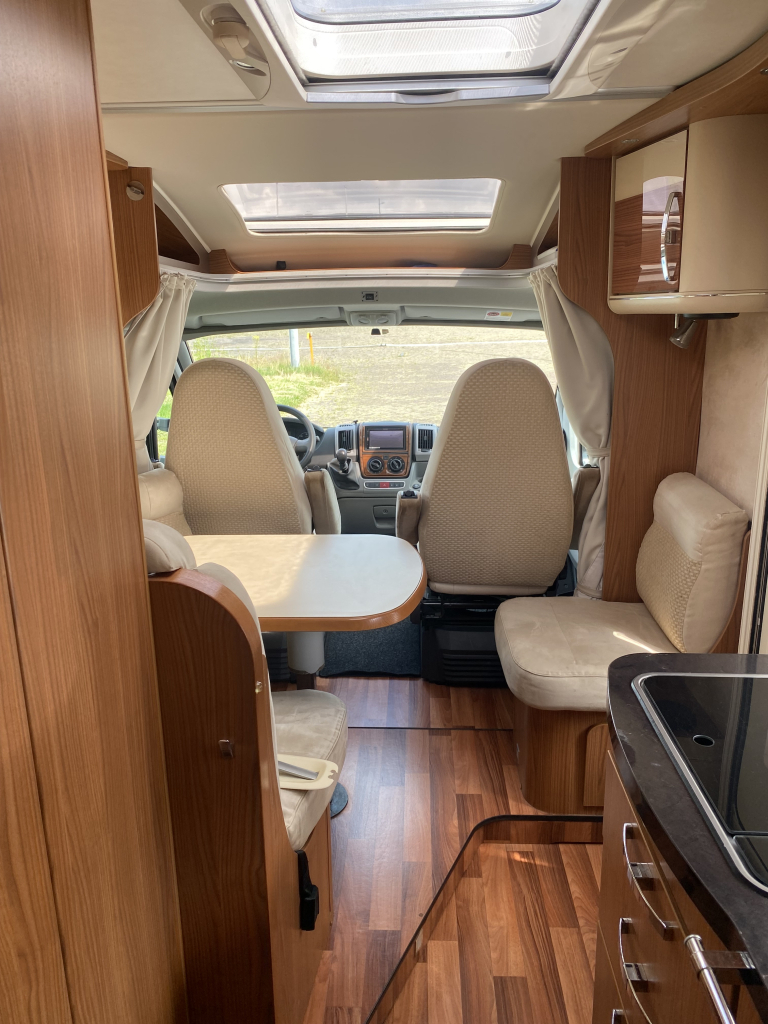 Hymer T 674 SL 2.3 MultiJet 160 CV, Semi-integral, 2 camas individuales, Aire acondicionado de motor, Antena parab&oacute;lica autom&aacute;tica, etc. A&ntilde;o 2011 Camper Centrum On the Road en Noorderringweg 4 en Marum. foto: 10