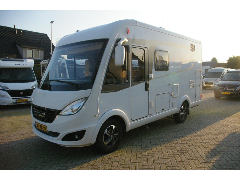 Hymer B 444 DL Hefbed, zeer compact.  foto: 3
