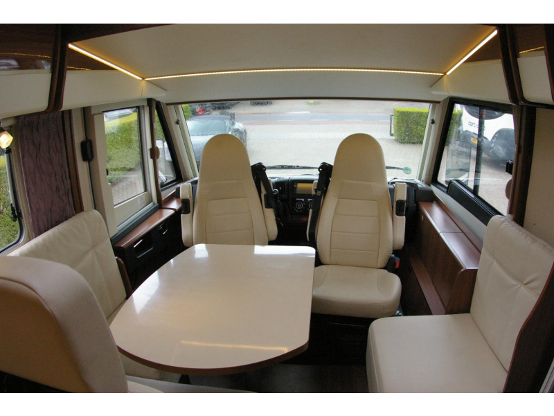 Eura Mobil Integra Line 720 EB Enkele bedden, XXL Garage  foto: 9