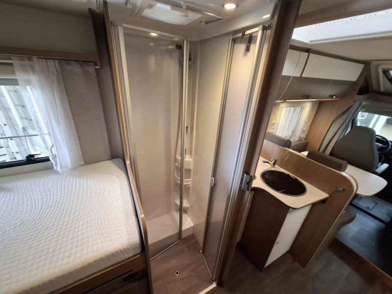 Hymer Carado 447 T 140CV Camas Individuales Solar foto: 8